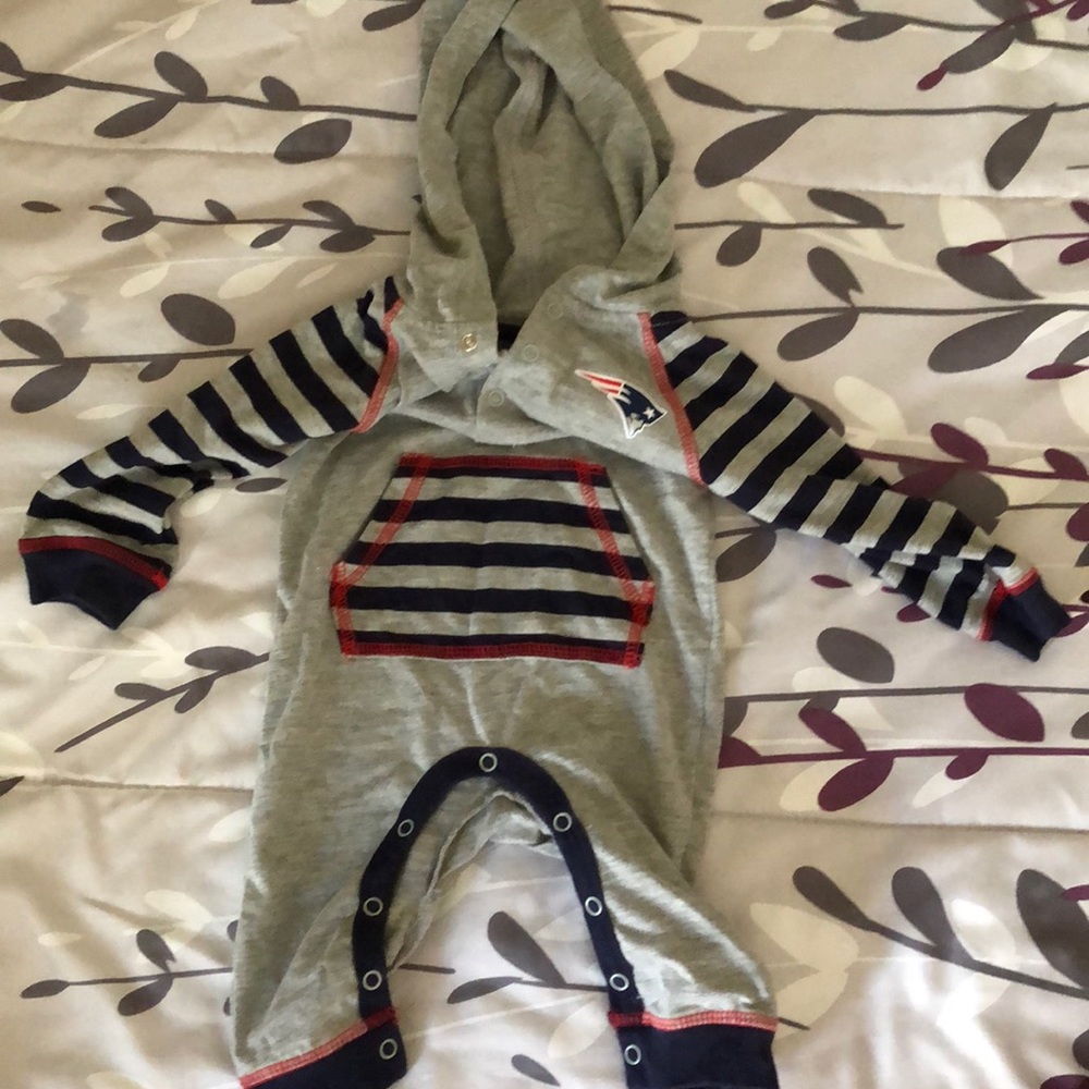 Patriots baby suit size 0-3mo